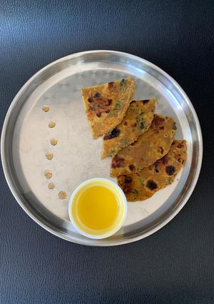 મેથી નાં થેપલા (Methi Thepla Recipe In Gujarati) રેસીપી મુખ્ય ફોટો