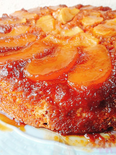 Una foto de Torta de manzana invertida con harina leudante