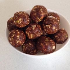 A picture of Dates and dry fruit ladoo.