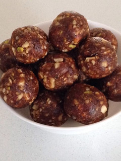 A picture of Dates and dry fruit ladoo.