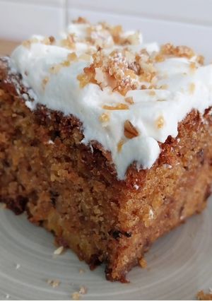 Una foto de Tarta de zanahoria, melocotones y nueces caramelizadas (sin gluten)