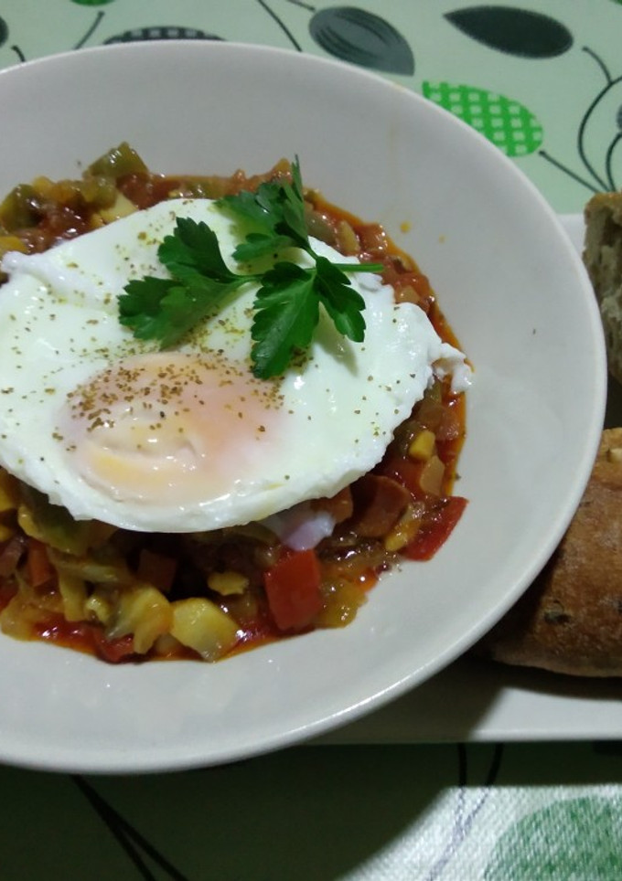Una foto de Fritada de verduras con jamón y huevo