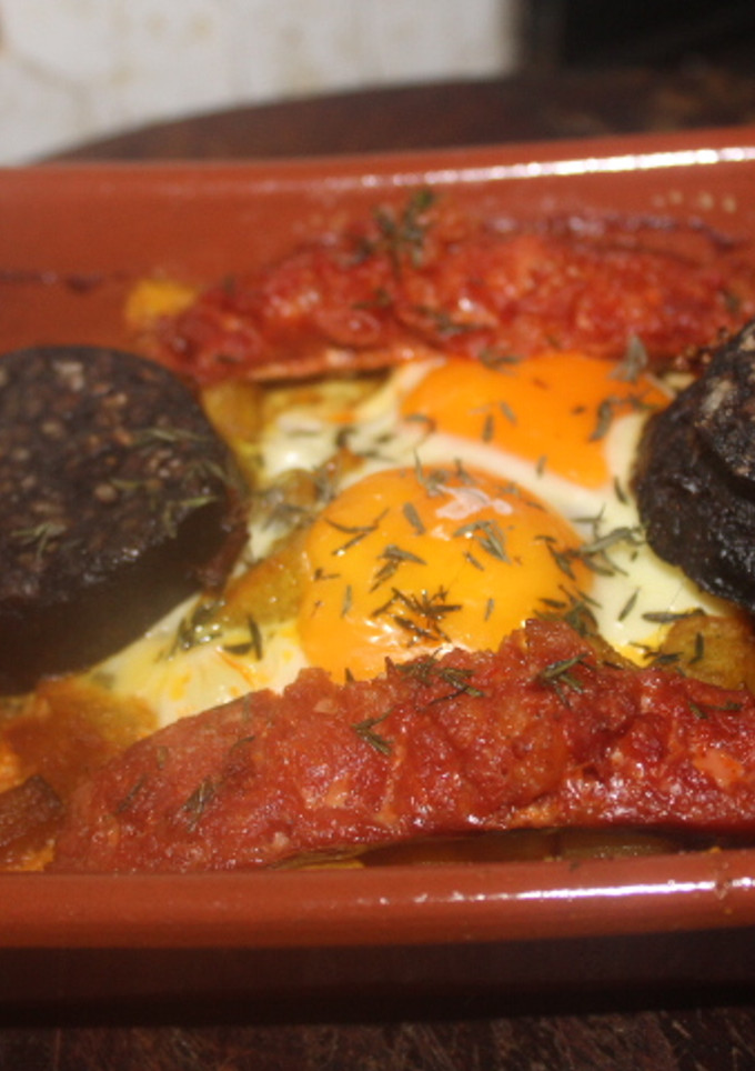 Una foto de Patatas cuadradas con morcilla y chorizo