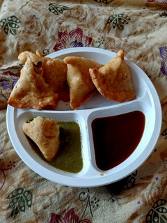 समोसा (Samosa recipe in Hindi) रेसिपी मुख्य फोटो