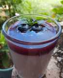 Panna cotta de coco con coulis de blueberry