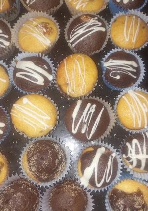 Una foto de Muffins de Naranja y Chocolate 🍫chocolate y nueces 😁
