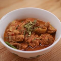 A picture of Chicken Panang Curry.