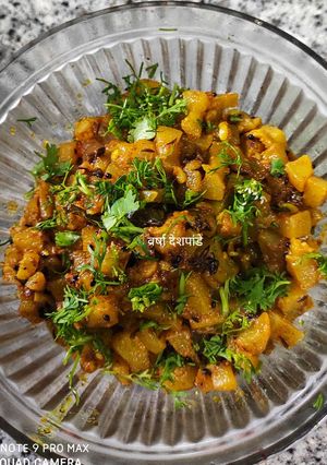सिम्पल दुधी फ्राय भाजी (Dudhi Fry Bhaji Recipe In Marathi) रेसिपी चे मुख्य फोटो 