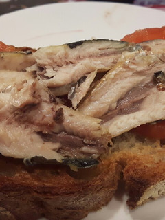 Una foto de Tostada de sardinas