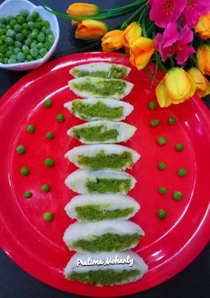 A picture of Green Pea Stuffed Idli.