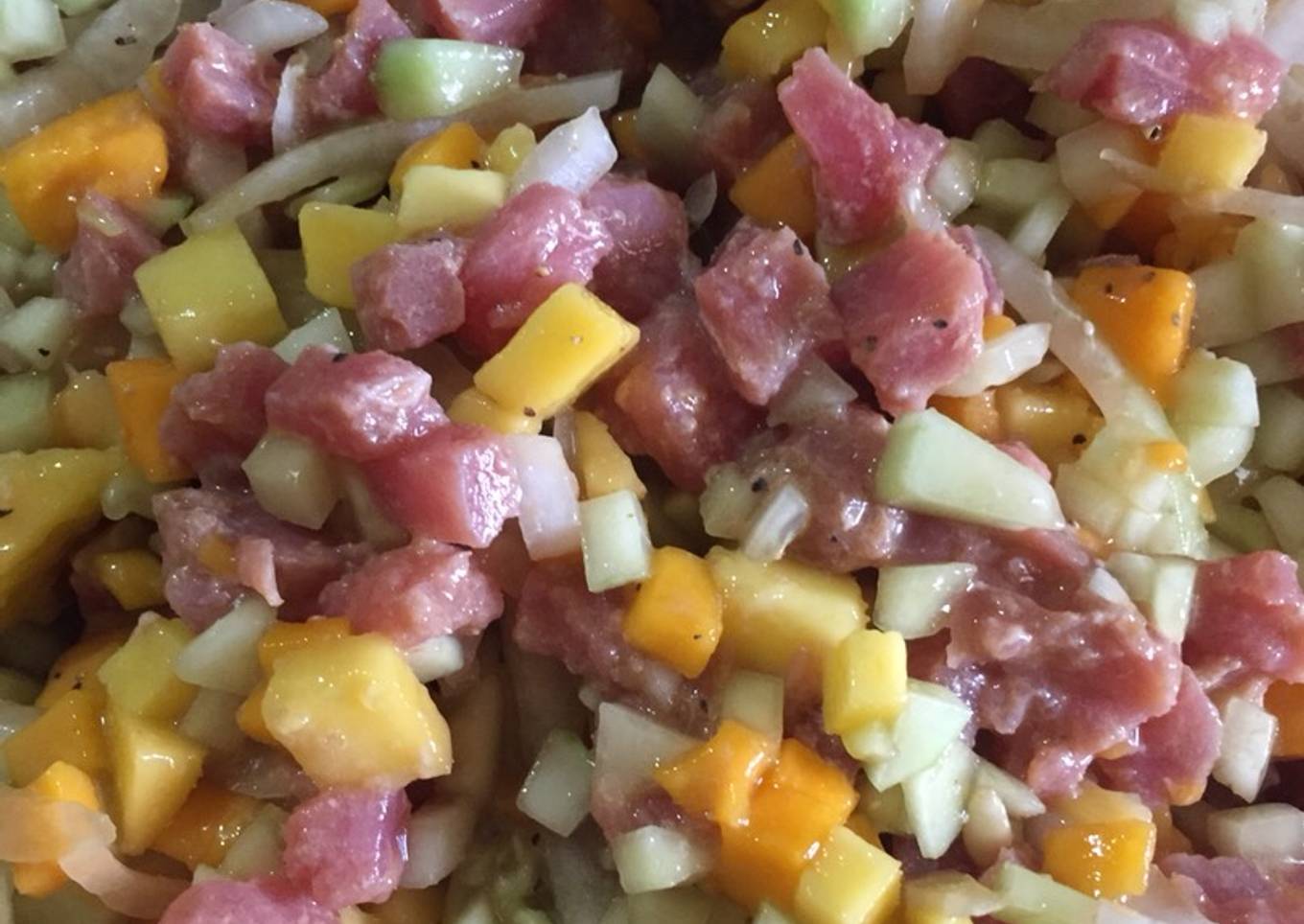 Ceviche de atún fresco con mango