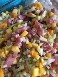 Una foto de Ceviche de atún fresco con mango