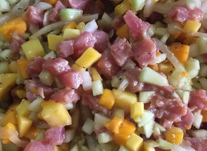 Una foto de Ceviche de atún fresco con mango