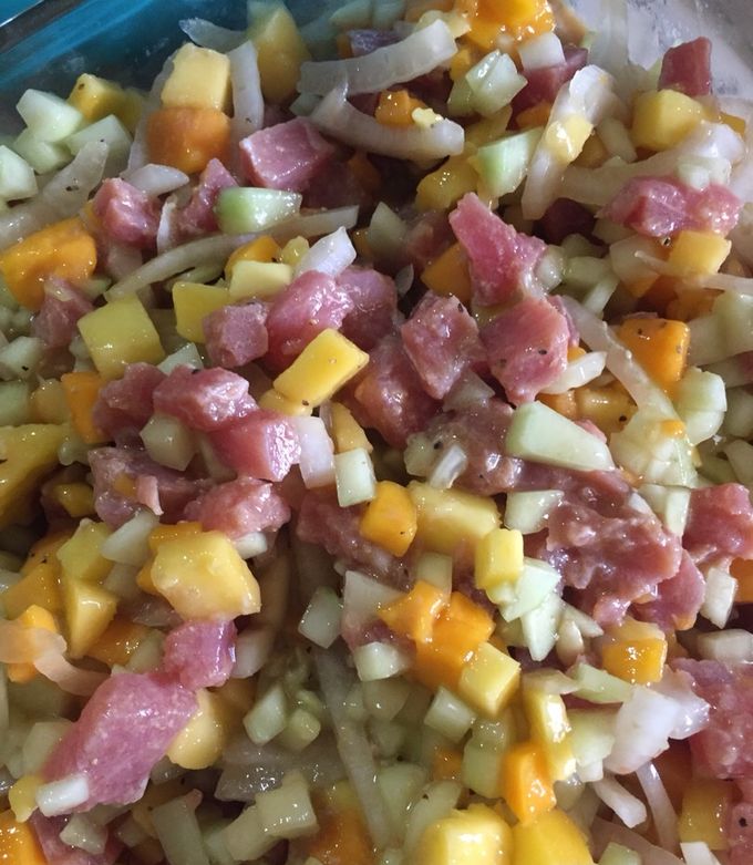 Una foto de Ceviche de atún fresco con mango