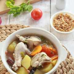 A picture of Sop ayam.