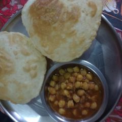 A picture of Chole bhature.