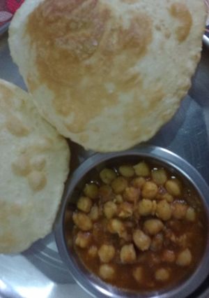 A picture of Chole bhature.