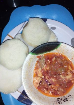 A picture of White yam and tomatoes stew.