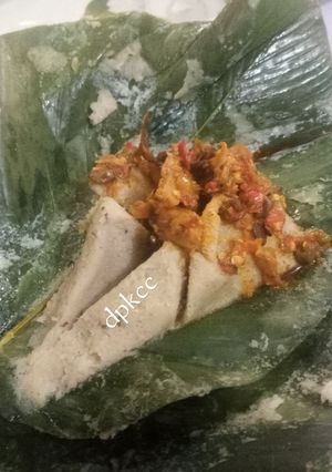 A picture of Ekuru (white moimoi)& stew.