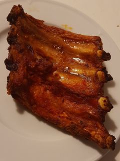 Una foto de Costillar de cerdo adobado en freidora de aire Cosori LI401S 3.8L