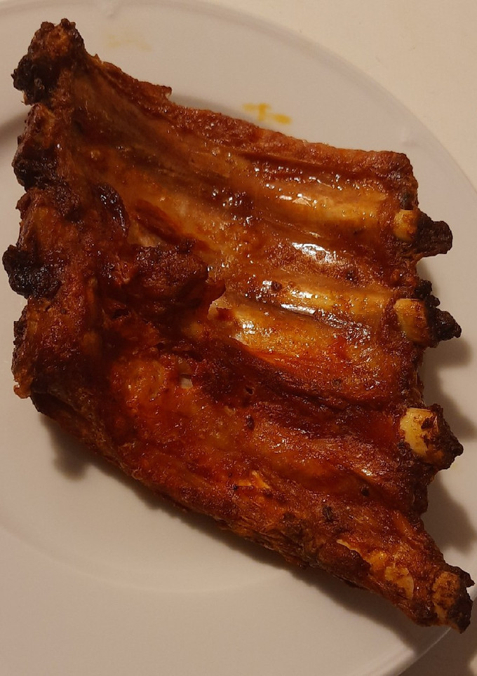 Una foto de Costillar de cerdo adobado en freidora de aire Cosori LI401S 3.8L