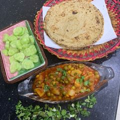 A picture of Mix sabzi with roti.