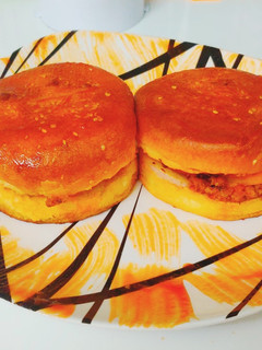 आलू टिक्की बर्गर (Aloo tikki burger recipe in hindi) रेसिपी मुख्य फोटो