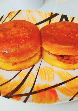 आलू टिक्की बर्गर (Aloo tikki burger recipe in hindi) रेसिपी मुख्य फोटो