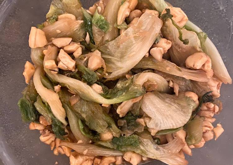 Cuori di scarola con salsa di soia e anacardi