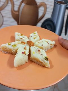 नारियल बर्फी विद आउट फायर (Nariyal Barfi without fire recipe in hindi) रेसिपी मुख्य फोटो