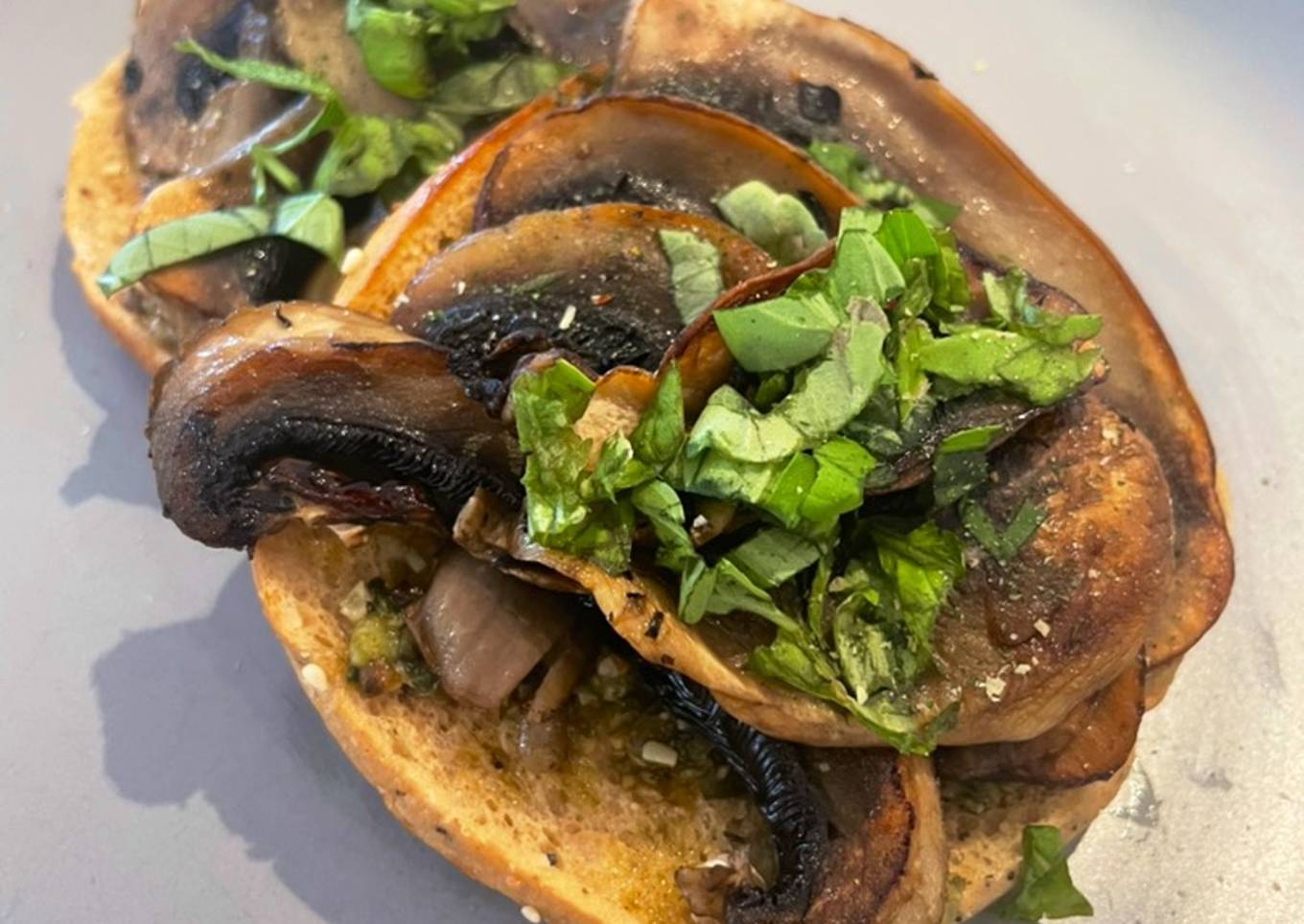 Mushrooms With Pesto On Seeded Bagels ðŸ¥¯ ðŸŒ±