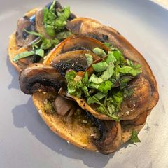 A picture of Mushrooms With Pesto On Seeded Bagels 🥯 🌱.