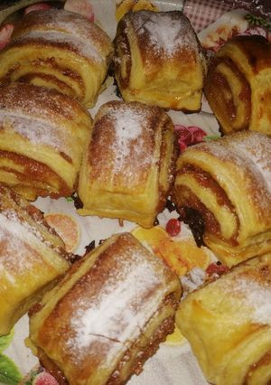 O poză a rețetei Foietaj cu dulceață de gutui sau brânză.