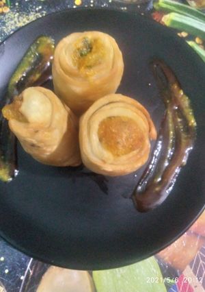 আলুর রোল সমোসা (aloo roll samosa recipe in Bengali) রেসিপির প্রধান ছবি
