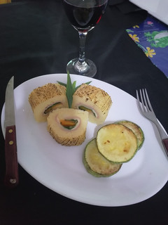 Una foto de Rollitos de papas rellenas con jamón queso zanahoria y acelga