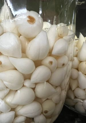 Hình của món Tỏi ngâm giấm trị bệnh.