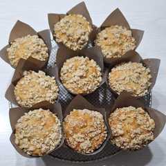 Una foto de Muffins de manzana con crumble de canela