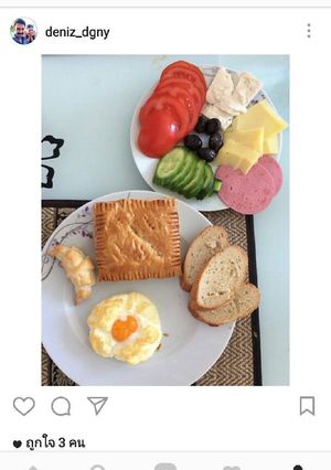 รูปของ ไข่ดาวฟูกับอาหารเช้าแบบตุรกี