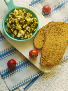 عکسی از دستور صبحانه تخم مرغ آب پز با شوید خشک🥚