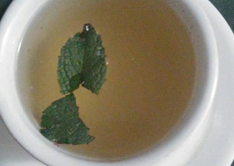 Té de menta, cardamomo y miel para disfrutar del frío