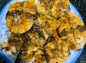 Hình của món Cá ngừ bò sốt teriyaki.