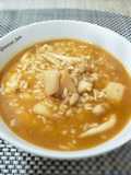 Arroz caldoso con sepia y caldo de alga fucus con azafrán