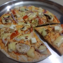 A picture of Vegetable Tawa pizza.