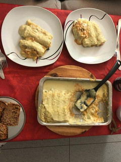 Una foto de Canelones con bechamel de calabacín