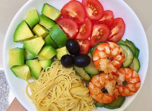 Hình của món Mì trộn rau củ: giảm cân + eat clean.