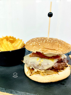 Una foto de Burger gourmet con carne de potro