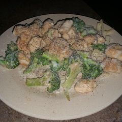 A picture of Chicken Fettuccine Alfredo.