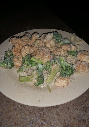 A picture of Chicken Fettuccine Alfredo.