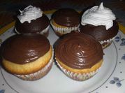 Una foto de cupcakes merengue