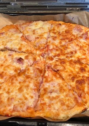 Nagy családi pizzatészta (2 nagy tepsi adag) recept fotója